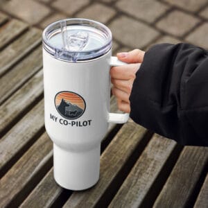 Travel mug with a handle
